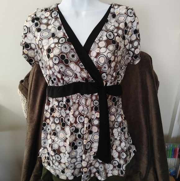 Maternity top by JW - Picture 1 of 4